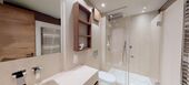 Immeuble dans un endroit calme
